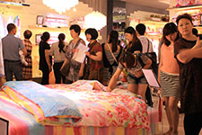 彩翼家纺店面展示