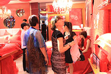 彩翼家纺店面展示