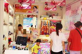 皇储家纺店面展示